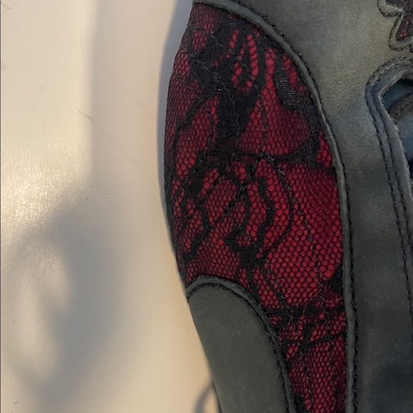 Puma Black and Gray Shoes with dark Pink under black lace - Picture 9 of 11